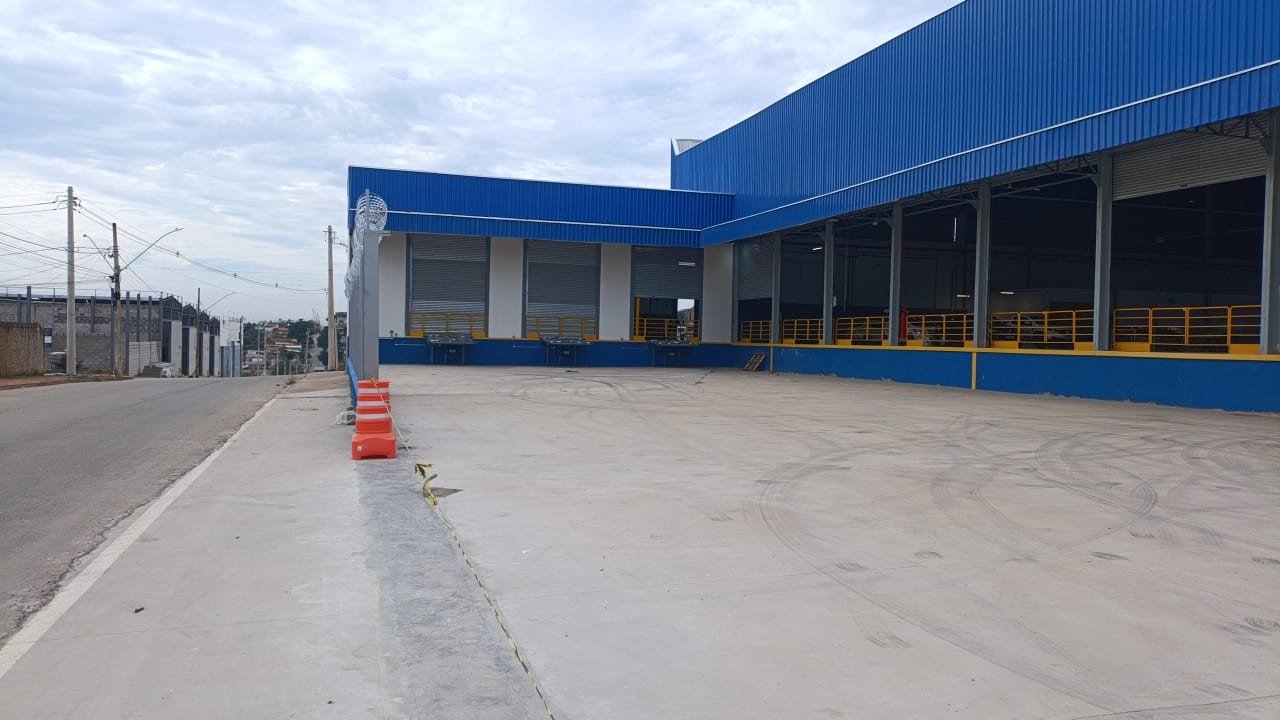 Docas e piso externo